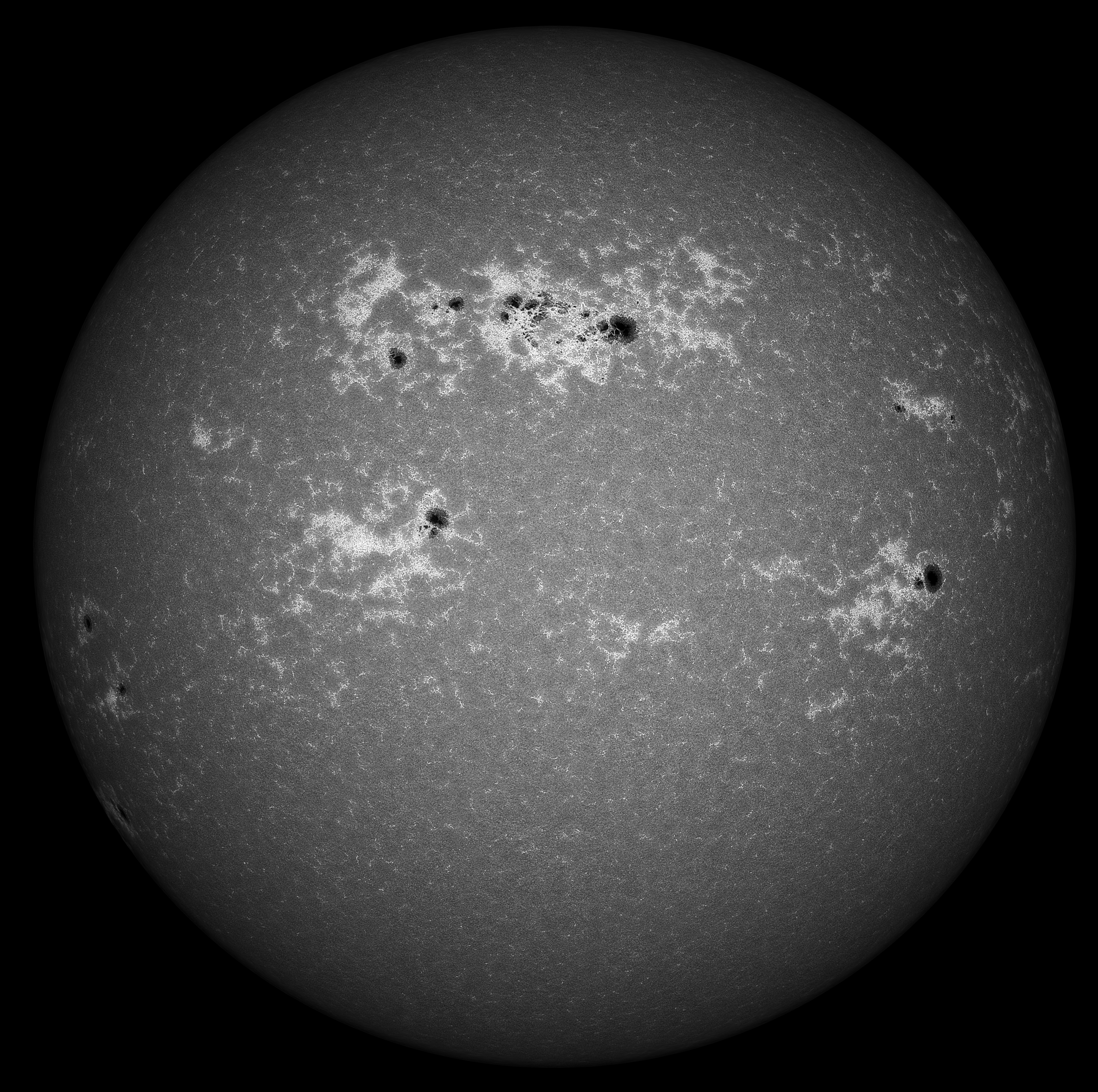 2025-08-30-0904_3-U-UV-Sun_F0300-7300_lapl5_ap4812_Resample20_bw.jpg
