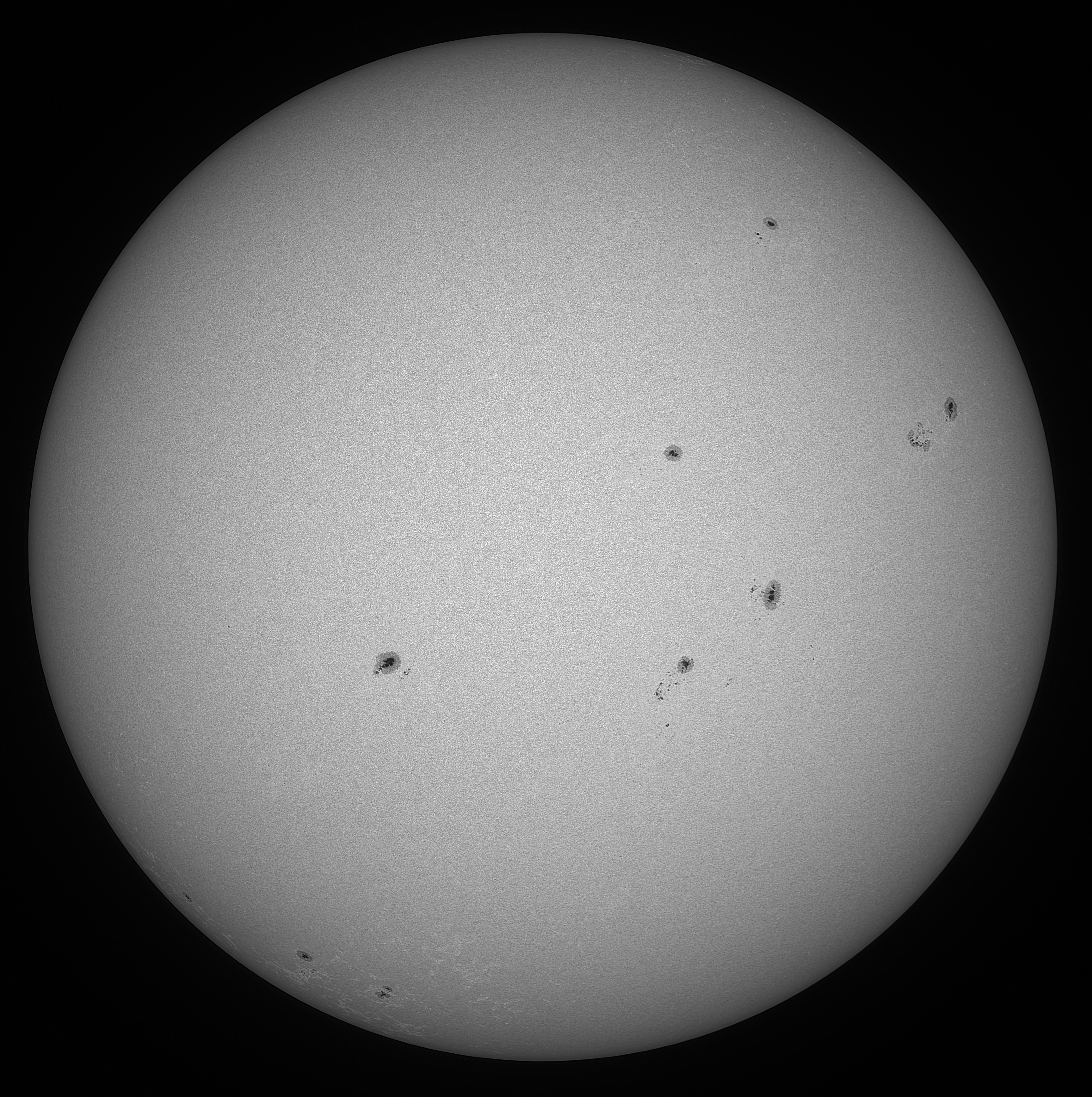 2025-09-21-0917_3-U-L-Sun_lapl5_ap4764_Resample20_bw.jpg